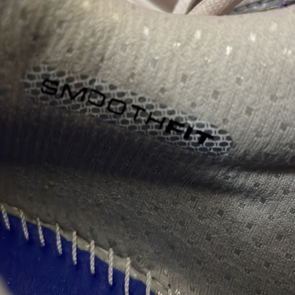 Reebok ladies size 9 easy tone sneakers. White with purple & silver/gray trim.💜 - Picture 10 of 10